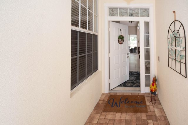 146 Lost Bridge Drive, Palm Beach Gardens, FL 33410
