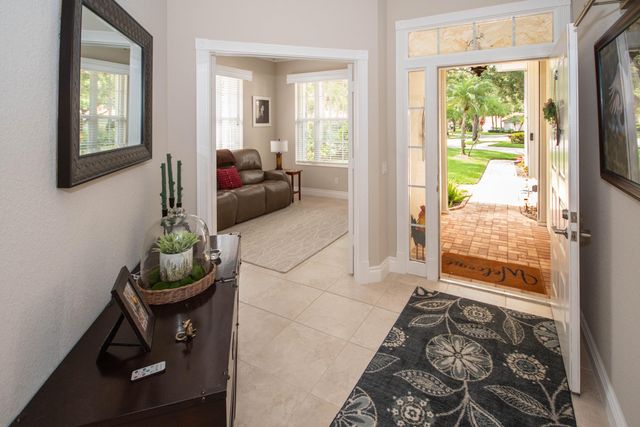 146 Lost Bridge Drive, Palm Beach Gardens, FL 33410