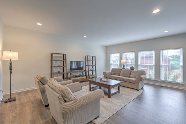 7313 Olmsted Dr, Nashville, TN 37221
