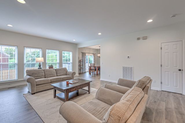 7313 Olmsted Dr, Nashville, TN 37221