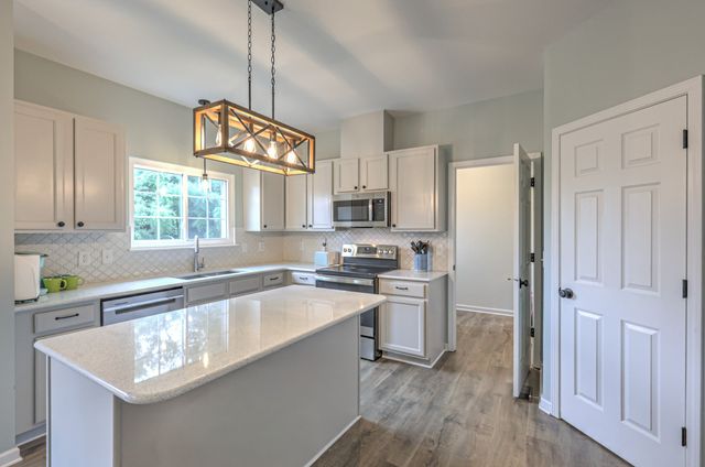 7313 Olmsted Dr, Nashville, TN 37221