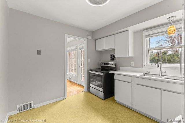 18925 Webster Avenue, Southfield, MI 48076