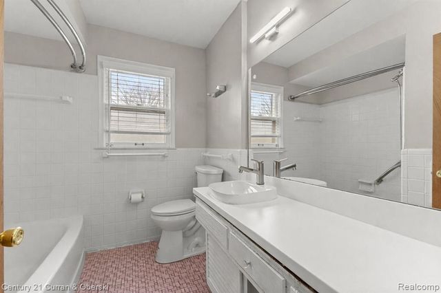 18925 Webster Avenue, Southfield, MI 48076