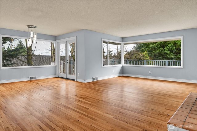 921 Sunset Way, Bellevue, WA 98004