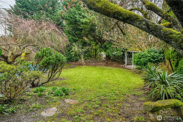 921 Sunset Way, Bellevue, WA 98004