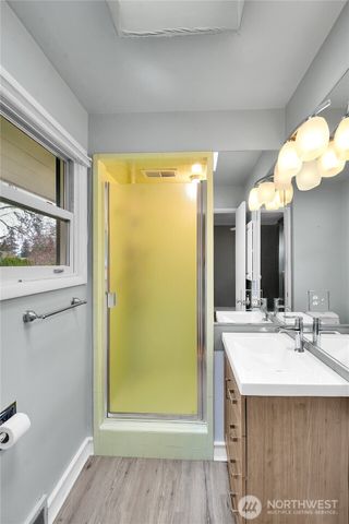 921 Sunset Way, Bellevue, WA 98004