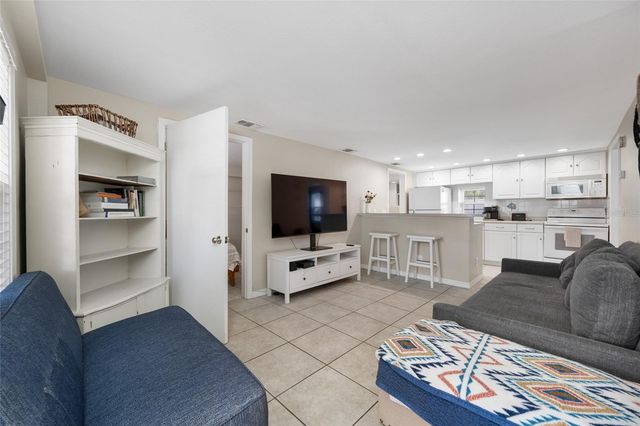 2415 11TH STREET N, St Petersburg, FL 33704