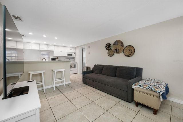 2415 11TH STREET N, St Petersburg, FL 33704