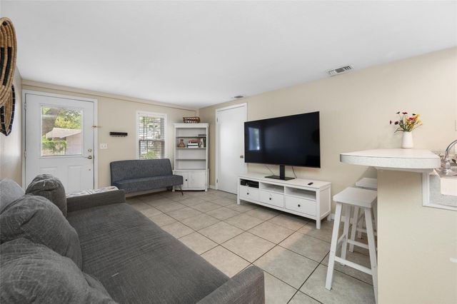 2415 11TH STREET N, St Petersburg, FL 33704