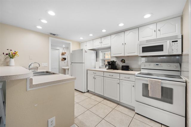 2415 11TH STREET N, St Petersburg, FL 33704