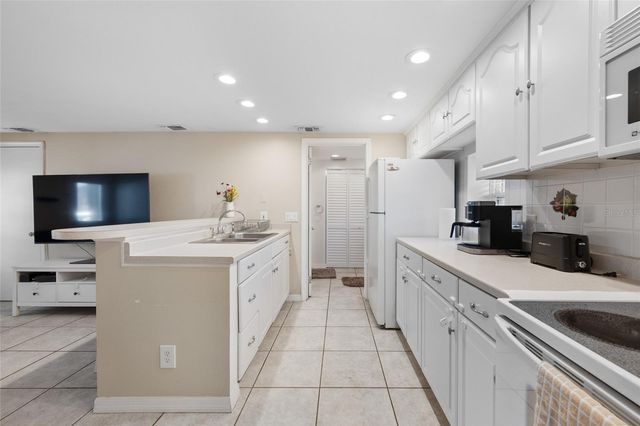 2415 11TH STREET N, St Petersburg, FL 33704