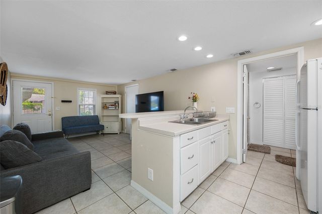 2415 11TH STREET N, St Petersburg, FL 33704