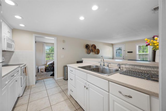 2415 11TH STREET N, St Petersburg, FL 33704