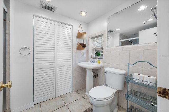 2415 11TH STREET N, St Petersburg, FL 33704