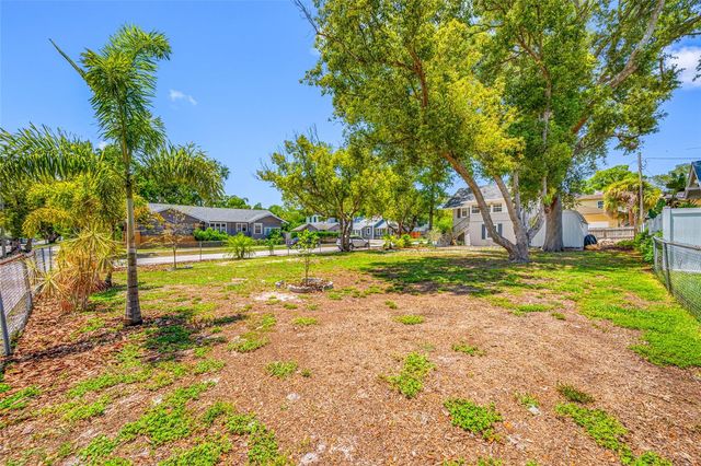 2415 11TH STREET N, St Petersburg, FL 33704