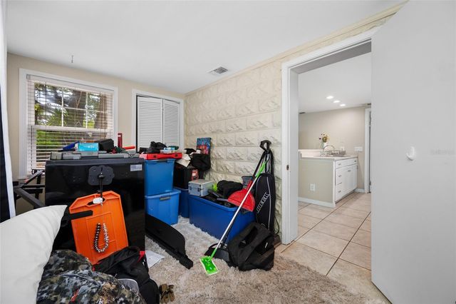 2415 11TH STREET N, St Petersburg, FL 33704