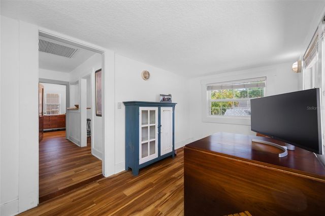 2415 11TH STREET N, St Petersburg, FL 33704