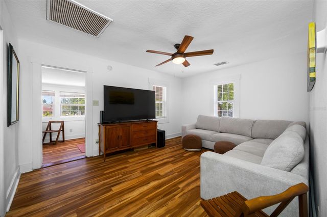 2415 11TH STREET N, St Petersburg, FL 33704