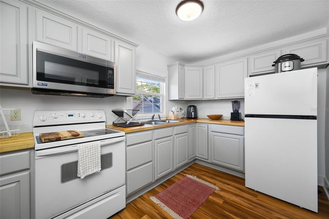 2415 11TH STREET N, St Petersburg, FL 33704