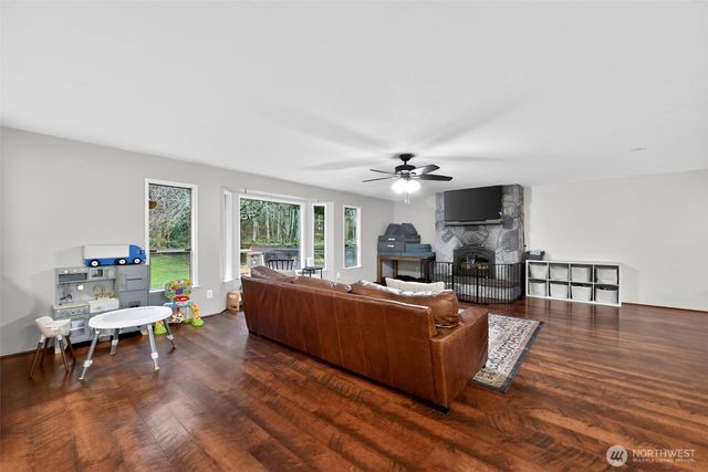 2270 Wellman Place, Oak Harbor, WA 98277