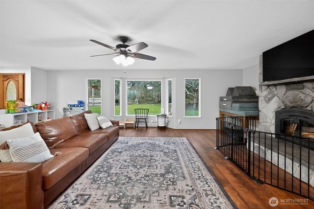 2270 Wellman Place, Oak Harbor, WA 98277