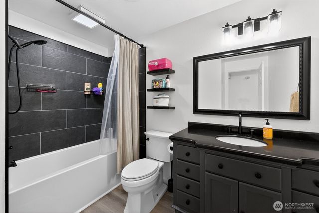 2270 Wellman Place, Oak Harbor, WA 98277