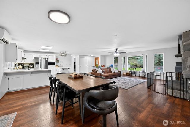 2270 Wellman Place, Oak Harbor, WA 98277