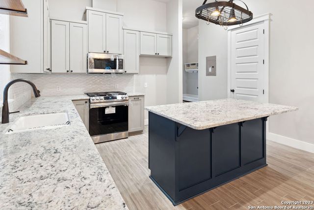 291 S EAST AVE, New Braunfels, TX 78130
