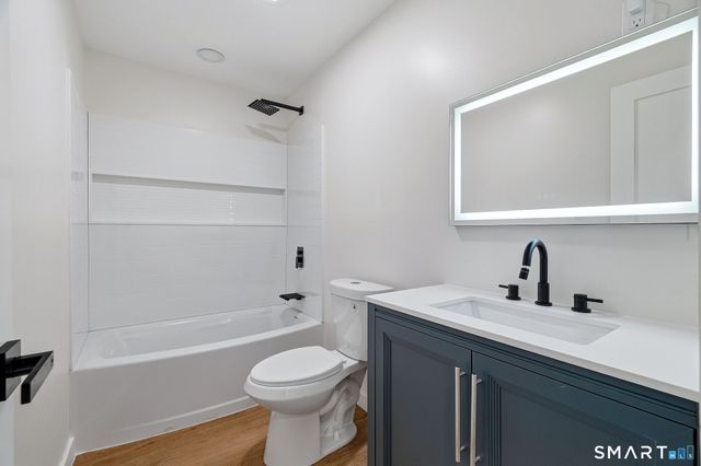 17 Fifth Avenue, Waterford, CT 06385