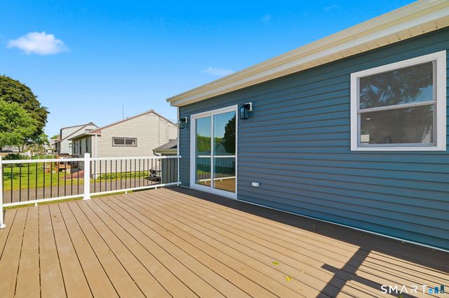 17 Fifth Avenue, Waterford, CT 06385