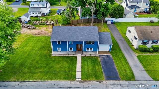17 Fifth Avenue, Waterford, CT 06385