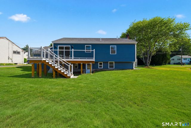 17 Fifth Avenue, Waterford, CT 06385