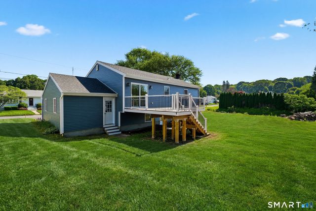 17 Fifth Avenue, Waterford, CT 06385