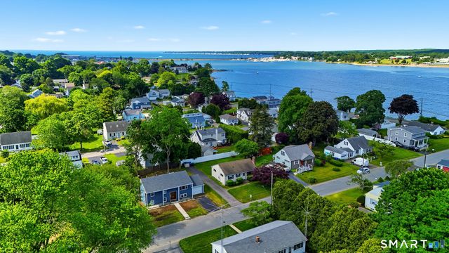 17 Fifth Avenue, Waterford, CT 06385