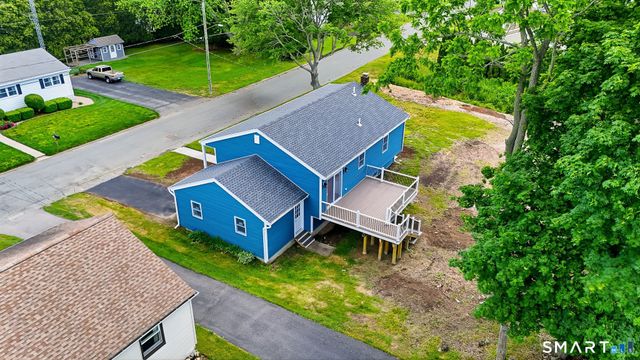 17 Fifth Avenue, Waterford, CT 06385