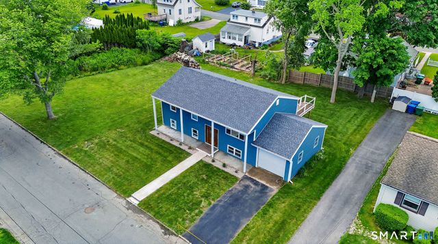17 Fifth Avenue, Waterford, CT 06385