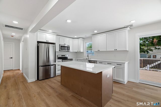 17 Fifth Avenue, Waterford, CT 06385