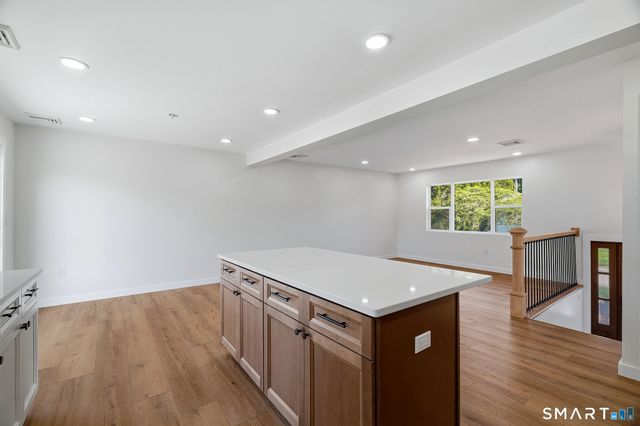 17 Fifth Avenue, Waterford, CT 06385