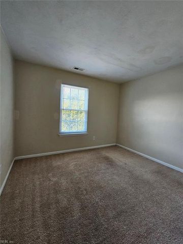 5916 Hampshire Green ST, Portsmouth, VA 23703