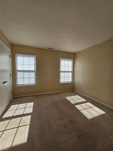 5916 Hampshire Green ST, Portsmouth, VA 23703