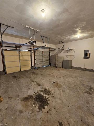 5916 Hampshire Green ST, Portsmouth, VA 23703