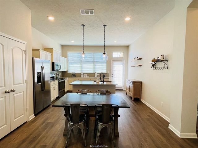 2103 Dumfries Drive, Bryan, TX 77807