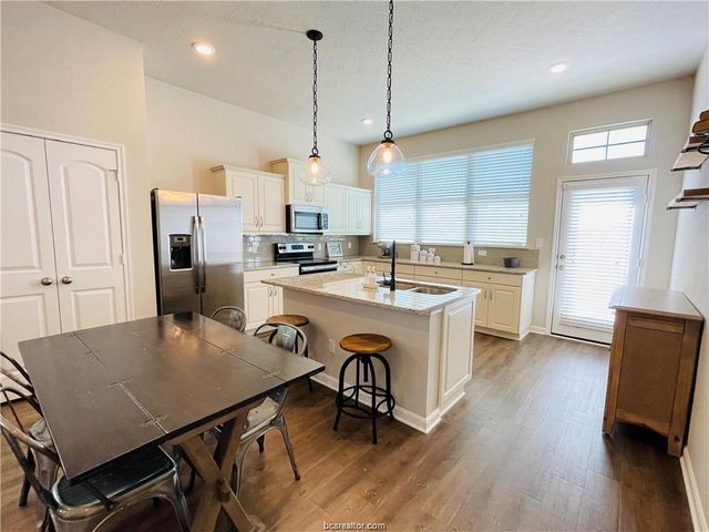 2103 Dumfries Drive, Bryan, TX 77807