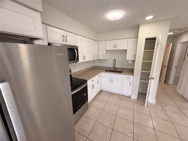 10123 N 11TH STREET B, Tampa, FL 33612