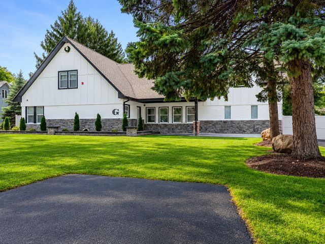 8454 S 85th Court, Hickory Hills, IL 60457