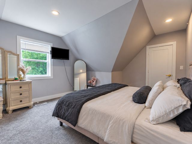 8454 S 85th Court, Hickory Hills, IL 60457
