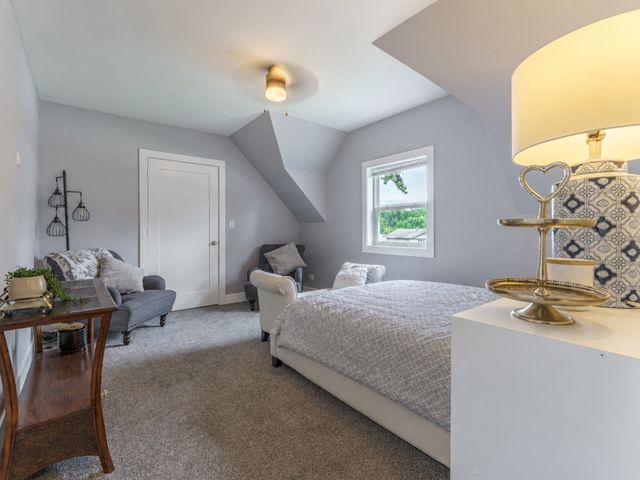 8454 S 85th Court, Hickory Hills, IL 60457