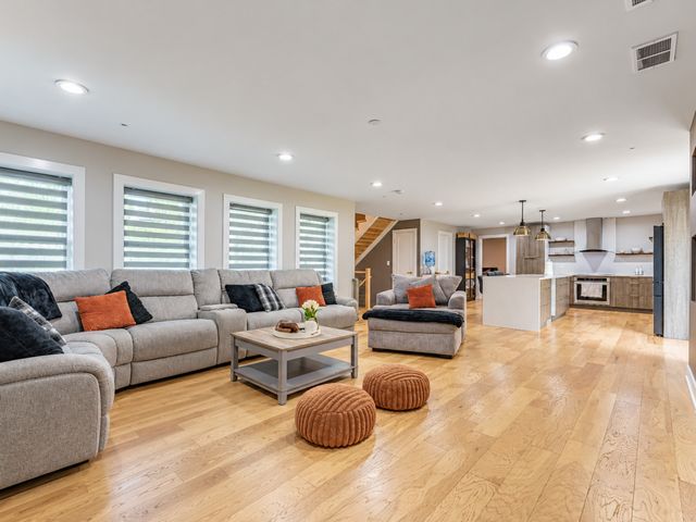 8454 S 85th Court, Hickory Hills, IL 60457