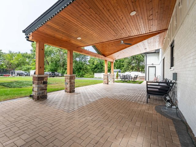 8454 S 85th Court, Hickory Hills, IL 60457