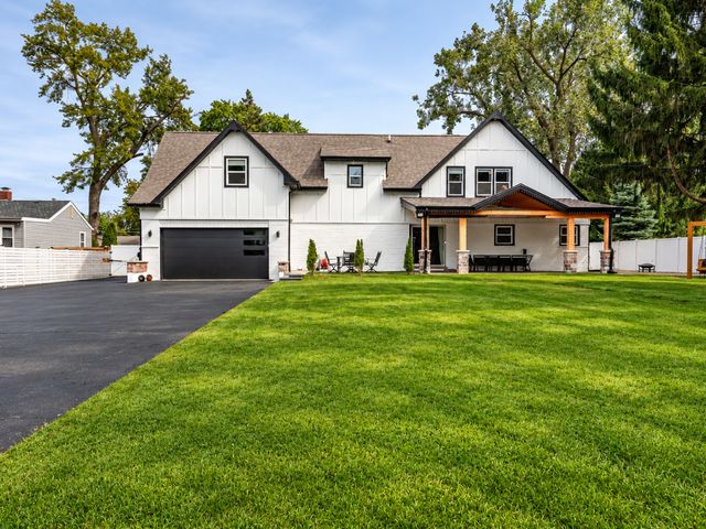 8454 S 85th Court, Hickory Hills, IL 60457